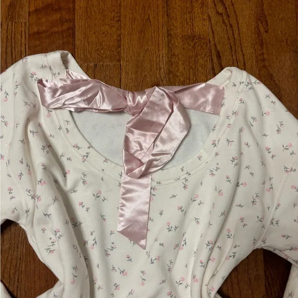 Hollister Oversized Back Bow floral Sweatshirt coquette cottage core M - Picture 5 of 6